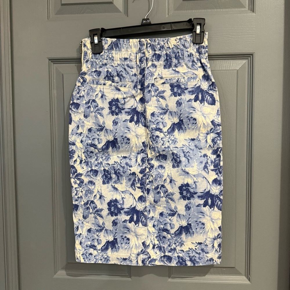 Chic Blue and White Floral Pencil Skirt